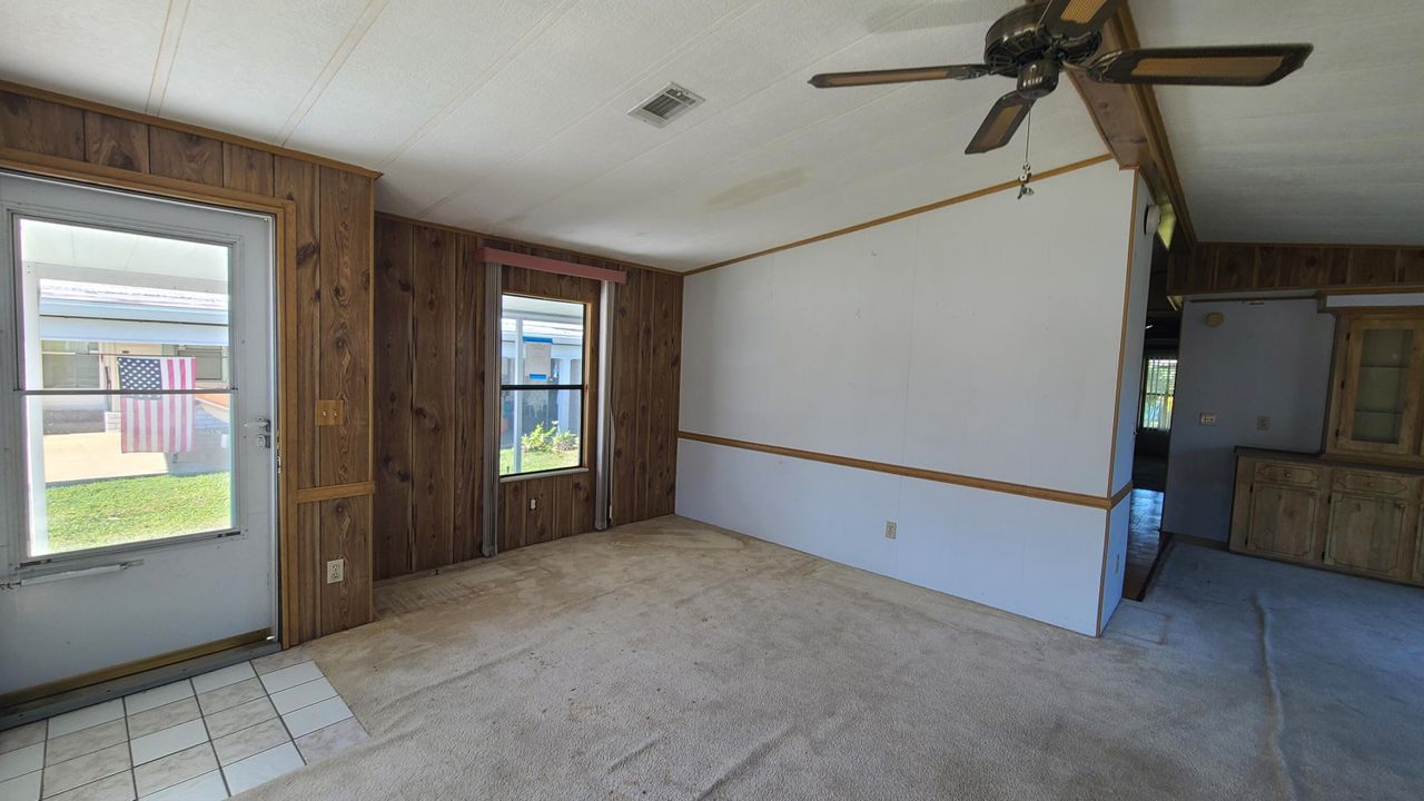 待售: $134,900 (2 贝兹, 2 浴室, 1142 平方英尺)