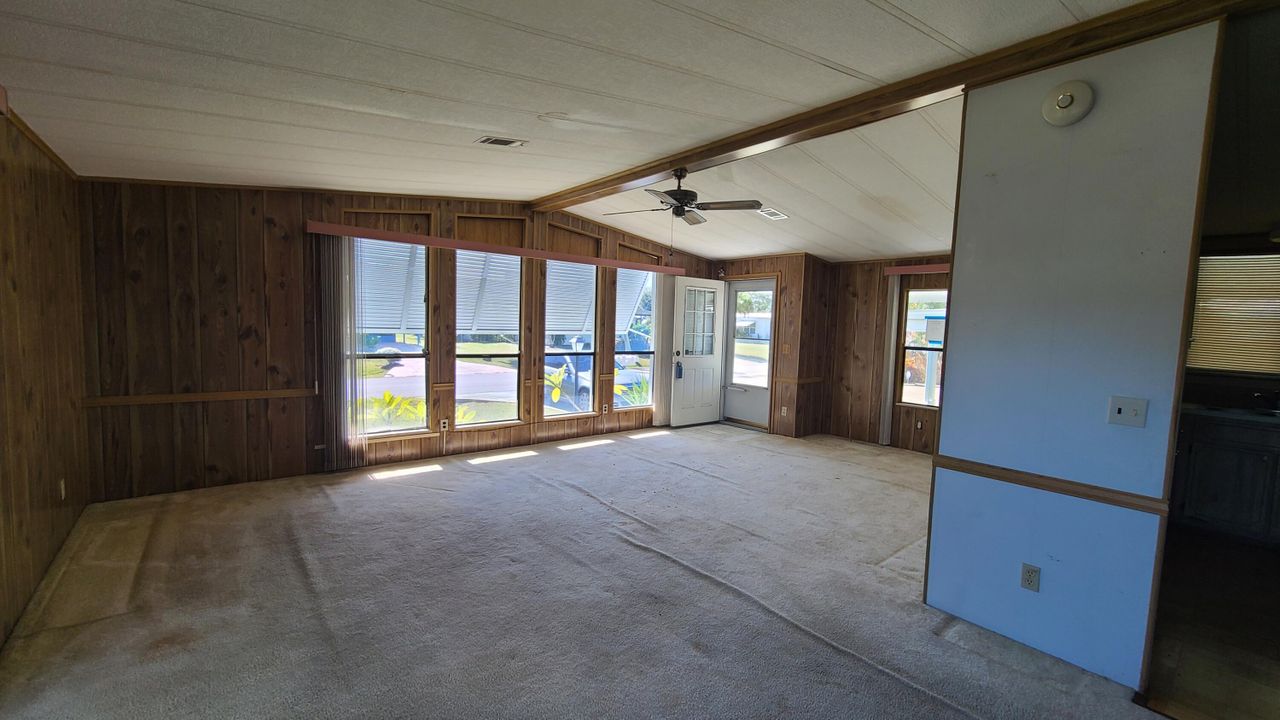 待售: $134,900 (2 贝兹, 2 浴室, 1142 平方英尺)