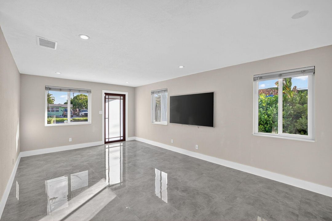 For Sale: $459,000 (3 beds, 2 baths, 1160 Square Feet)