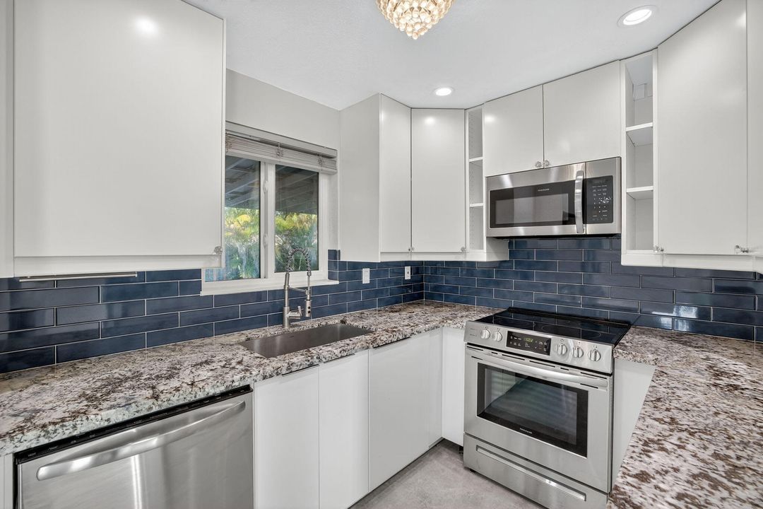 For Sale: $459,000 (3 beds, 2 baths, 1160 Square Feet)