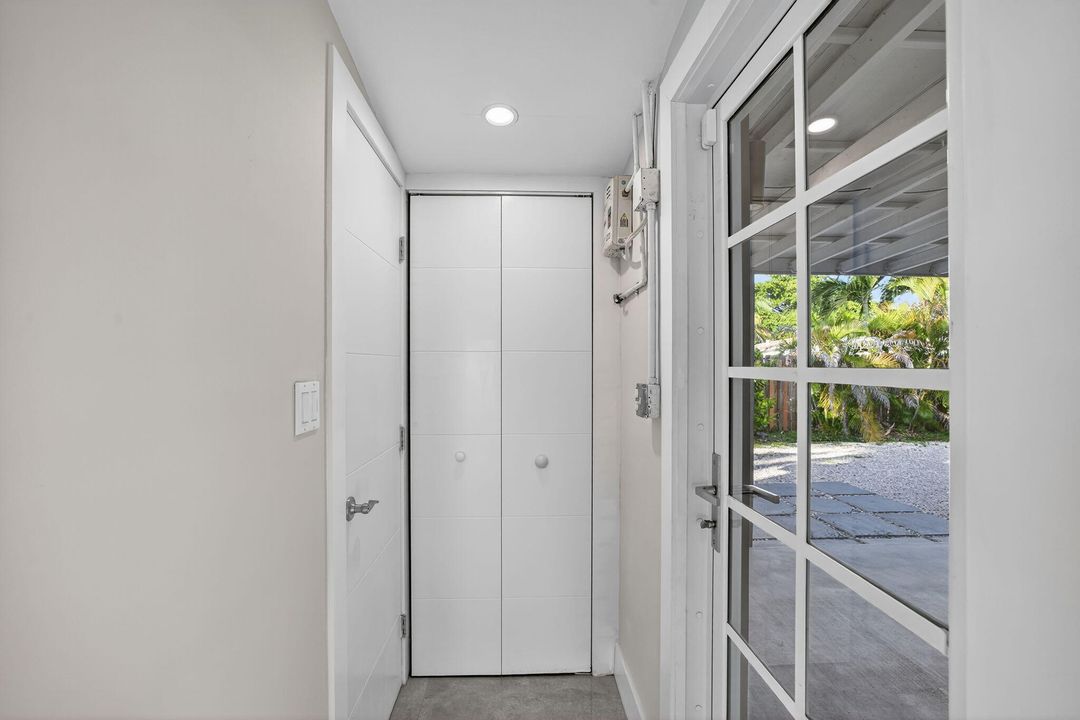 For Sale: $459,000 (3 beds, 2 baths, 1160 Square Feet)