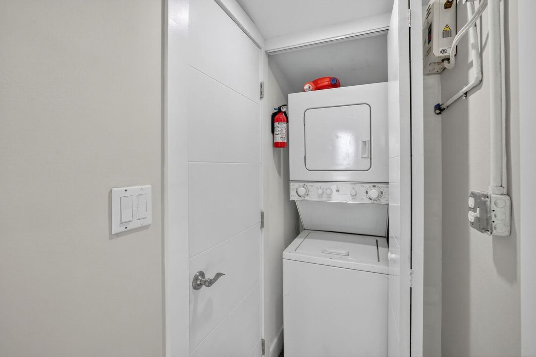 For Sale: $459,000 (3 beds, 2 baths, 1160 Square Feet)