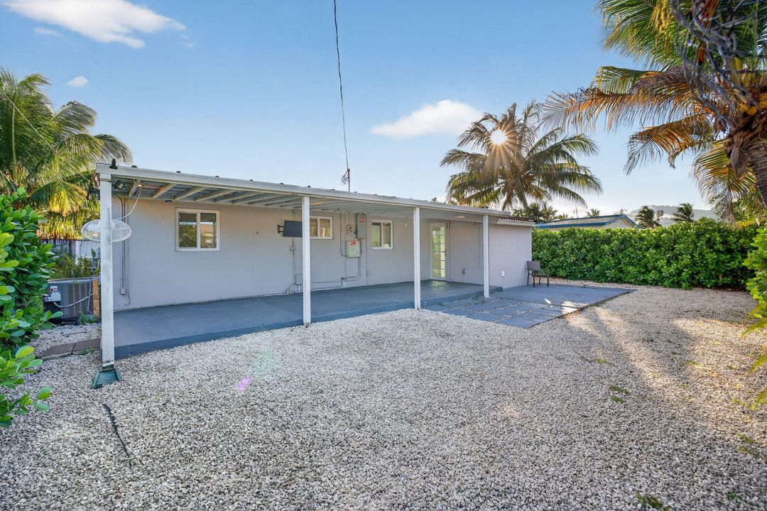 For Sale: $459,000 (3 beds, 2 baths, 1160 Square Feet)