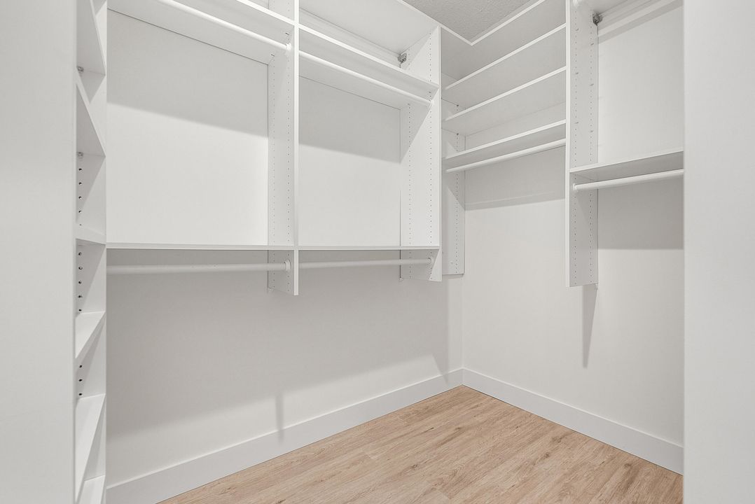 合同活跃: $480,000 (3 贝兹, 3 浴室, 2227 平方英尺)