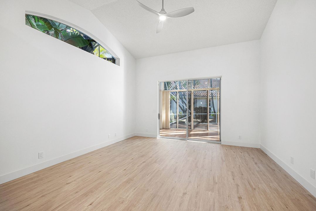 合同活跃: $480,000 (3 贝兹, 3 浴室, 2227 平方英尺)