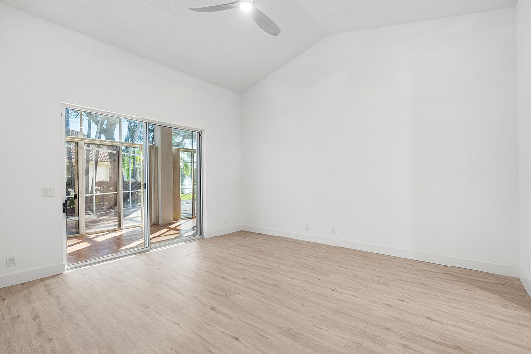 合同活跃: $480,000 (3 贝兹, 3 浴室, 2227 平方英尺)