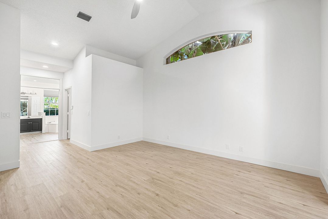 合同活跃: $480,000 (3 贝兹, 3 浴室, 2227 平方英尺)