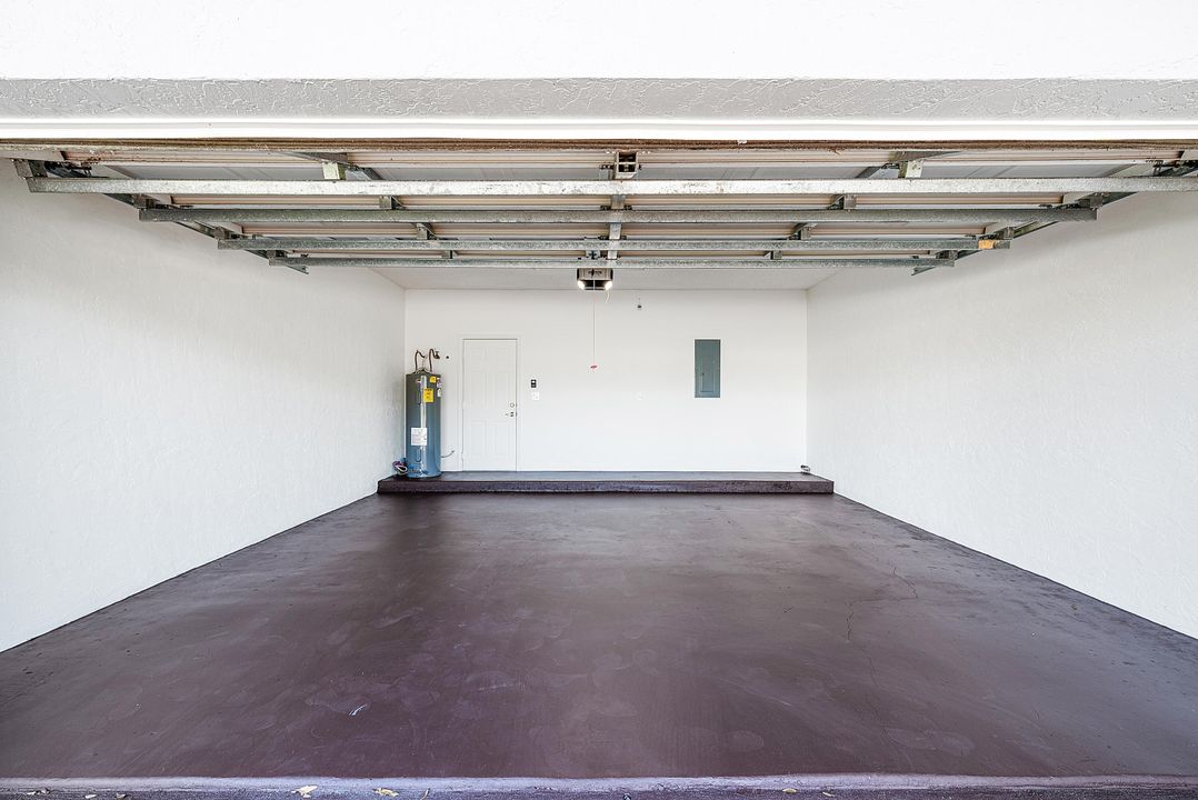 合同活跃: $480,000 (3 贝兹, 3 浴室, 2227 平方英尺)