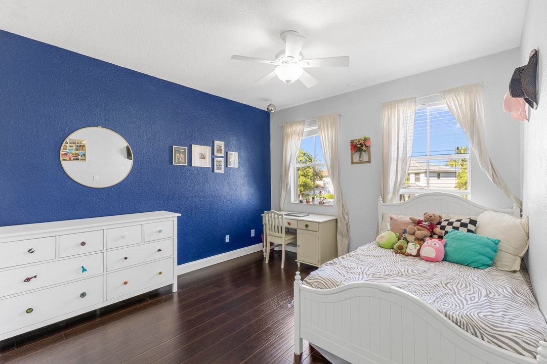 合同活跃: $699,000 (4 贝兹, 3 浴室, 3130 平方英尺)