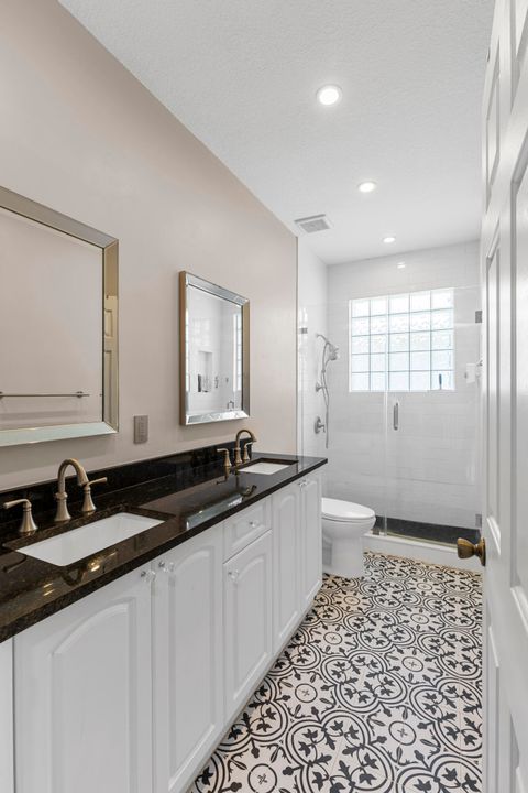 合同活跃: $699,000 (4 贝兹, 3 浴室, 3130 平方英尺)