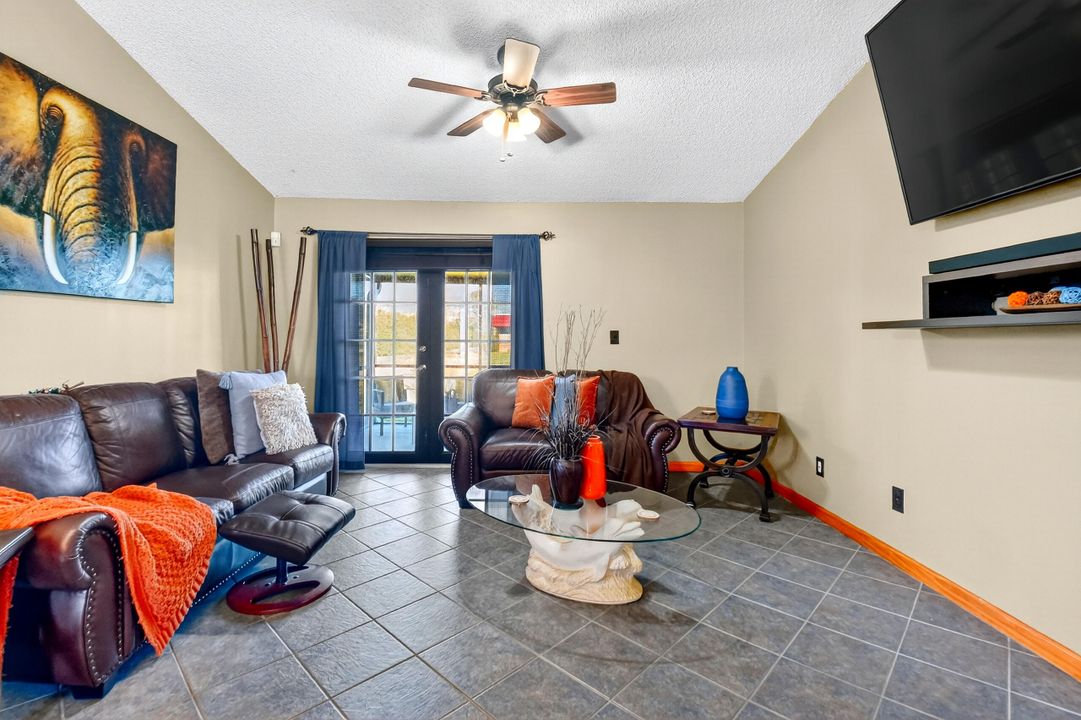 Под контрактом: $259,000 (2 спален, 2 ванн, 992 Квадратных фут)