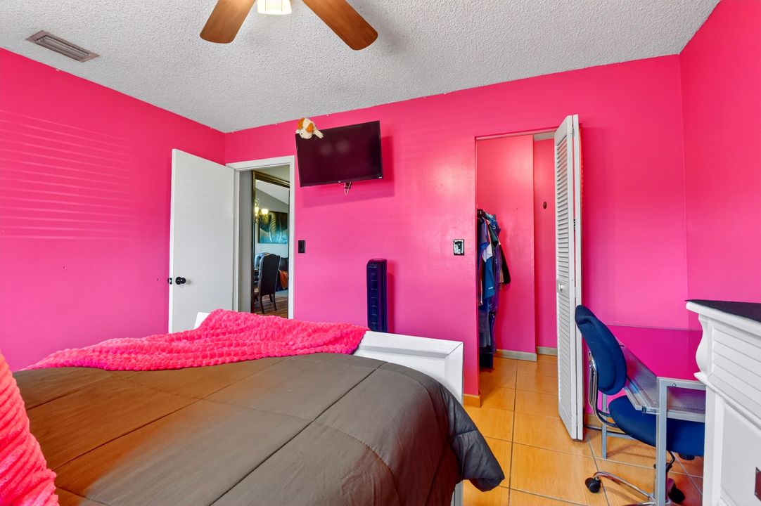 Под контрактом: $259,000 (2 спален, 2 ванн, 992 Квадратных фут)