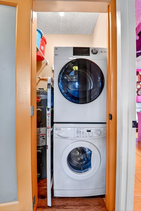 Под контрактом: $259,000 (2 спален, 2 ванн, 992 Квадратных фут)