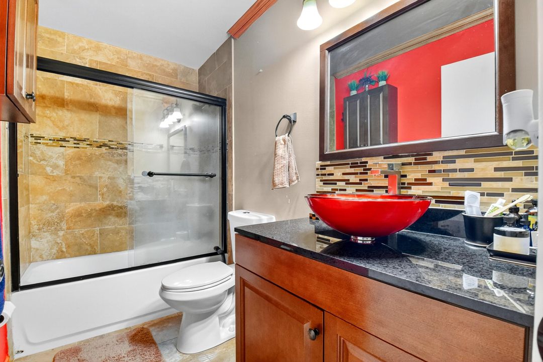 Под контрактом: $259,000 (2 спален, 2 ванн, 992 Квадратных фут)