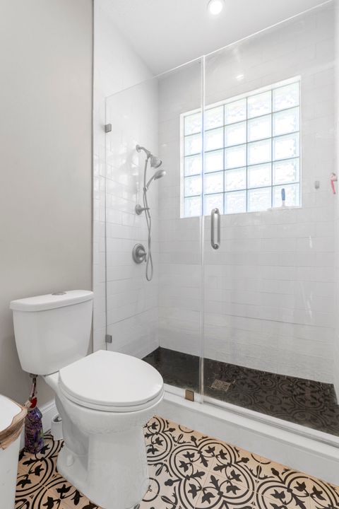 合同活跃: $699,000 (4 贝兹, 3 浴室, 3130 平方英尺)