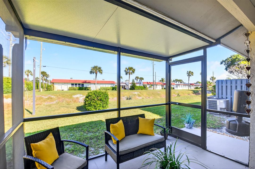 Под контрактом: $259,000 (2 спален, 2 ванн, 992 Квадратных фут)