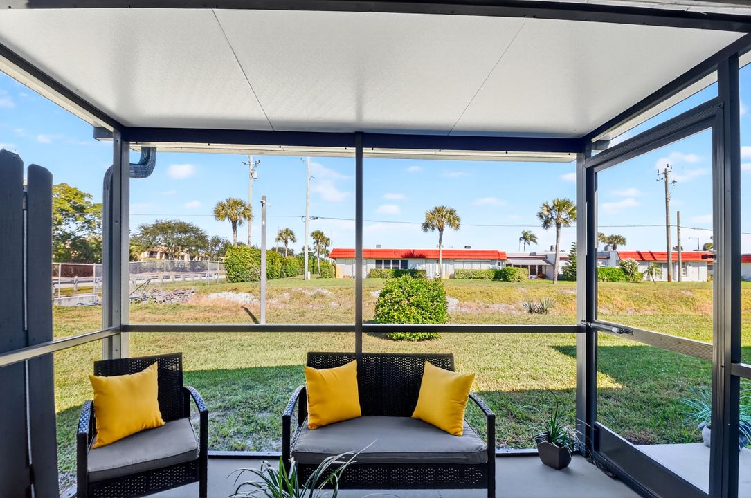 Под контрактом: $259,000 (2 спален, 2 ванн, 992 Квадратных фут)