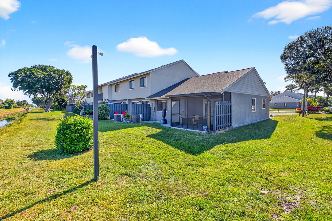 Под контрактом: $259,000 (2 спален, 2 ванн, 992 Квадратных фут)