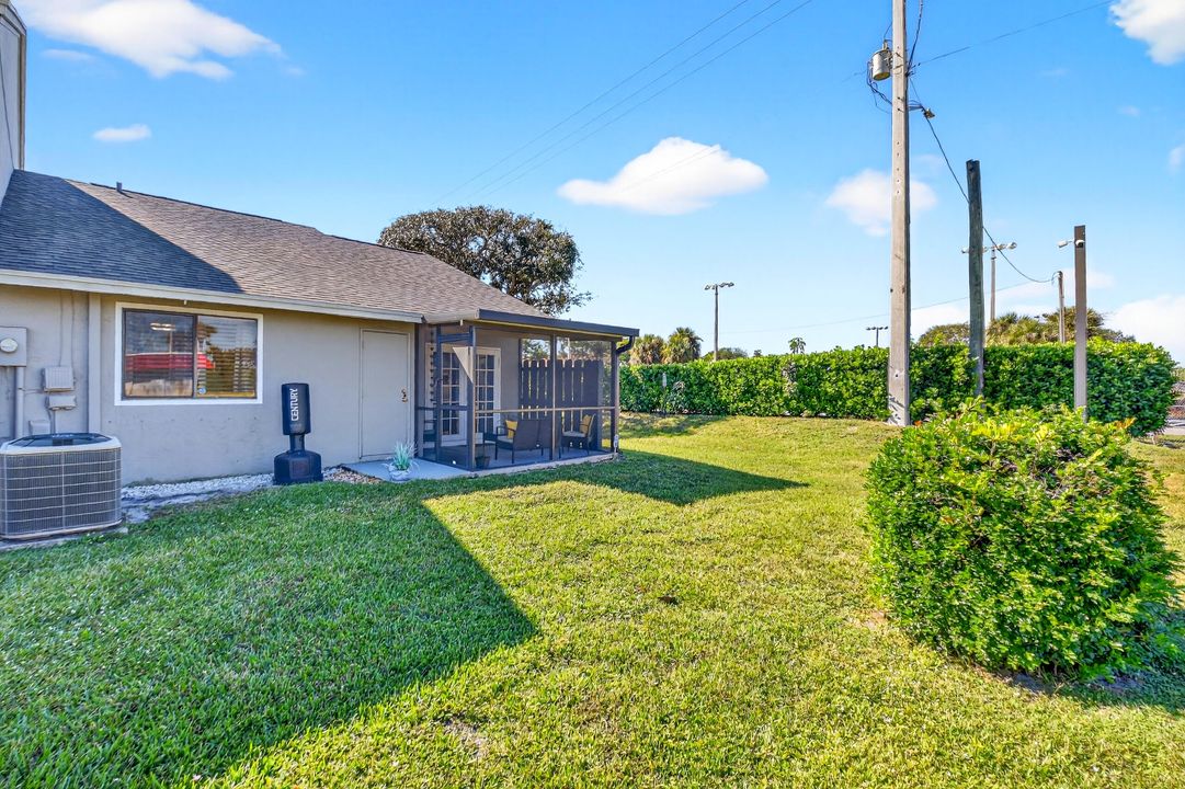 Под контрактом: $259,000 (2 спален, 2 ванн, 992 Квадратных фут)