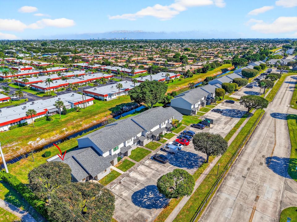 Под контрактом: $259,000 (2 спален, 2 ванн, 992 Квадратных фут)