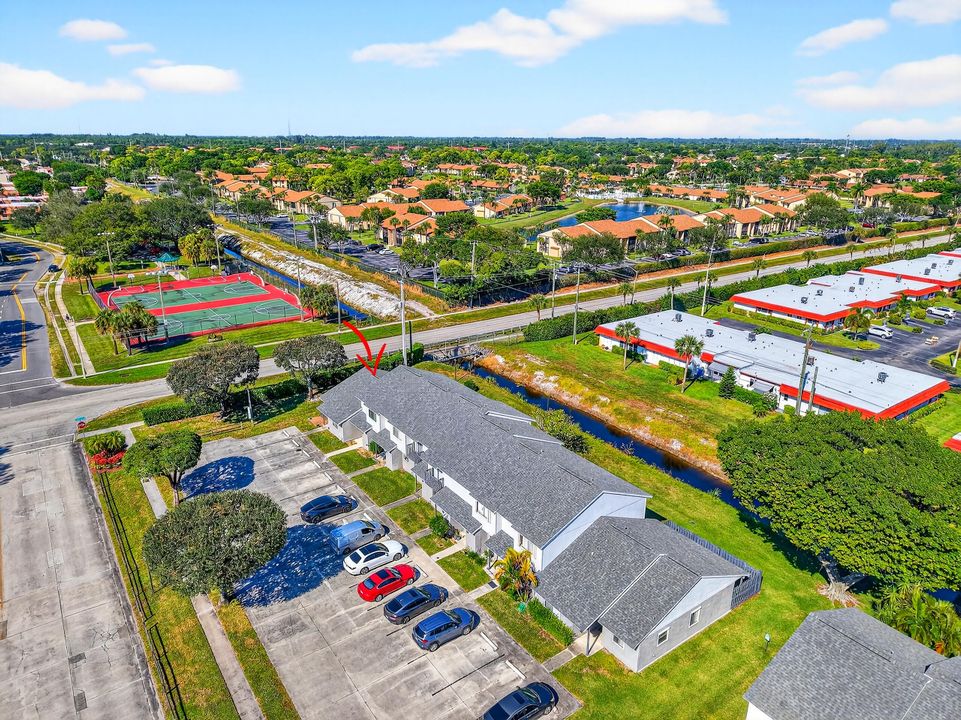 Под контрактом: $259,000 (2 спален, 2 ванн, 992 Квадратных фут)