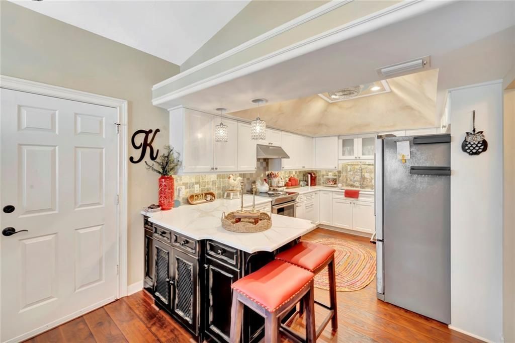 For Sale: $385,000 (3 beds, 2 baths, 1498 Square Feet)