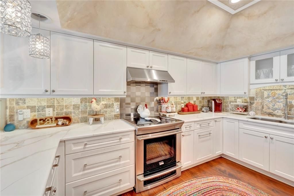 For Sale: $385,000 (3 beds, 2 baths, 1498 Square Feet)