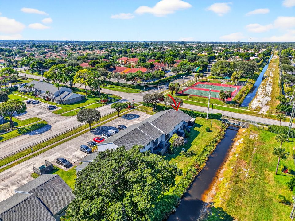 Под контрактом: $259,000 (2 спален, 2 ванн, 992 Квадратных фут)