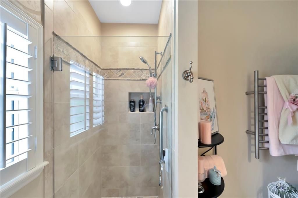 For Sale: $385,000 (3 beds, 2 baths, 1498 Square Feet)