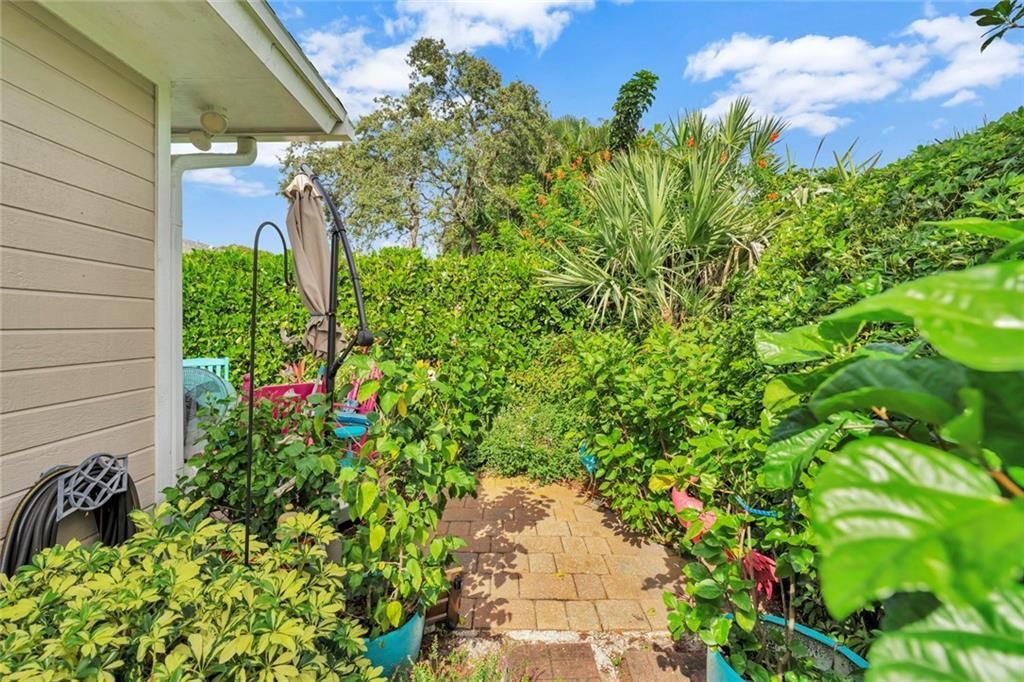 For Sale: $385,000 (3 beds, 2 baths, 1498 Square Feet)