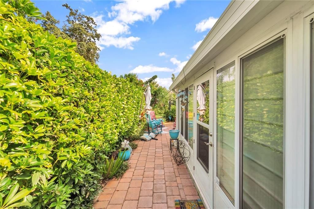 For Sale: $385,000 (3 beds, 2 baths, 1498 Square Feet)