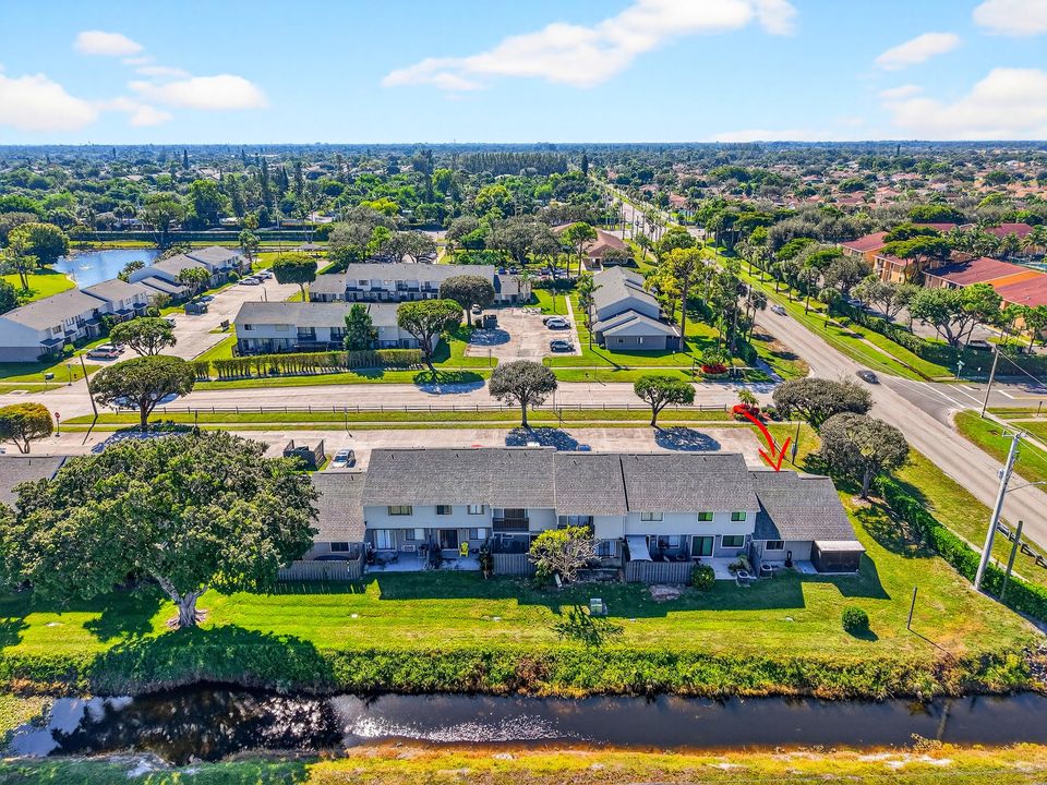 Под контрактом: $259,000 (2 спален, 2 ванн, 992 Квадратных фут)