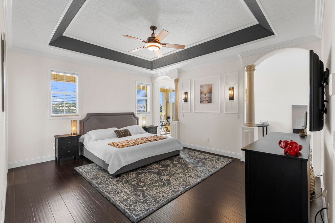 合同活跃: $699,000 (4 贝兹, 3 浴室, 3130 平方英尺)