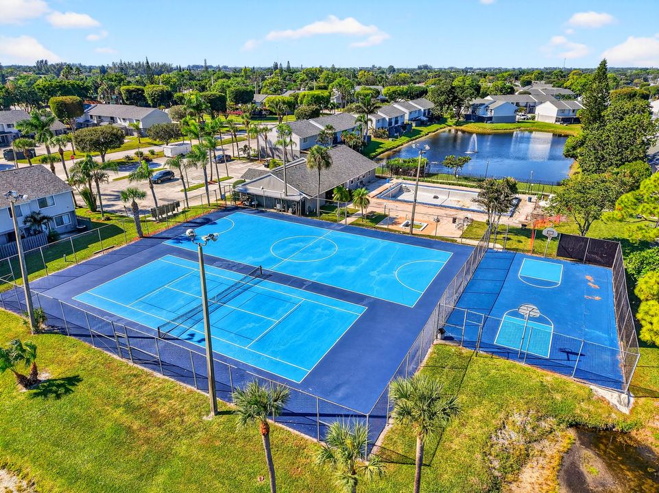 Под контрактом: $259,000 (2 спален, 2 ванн, 992 Квадратных фут)