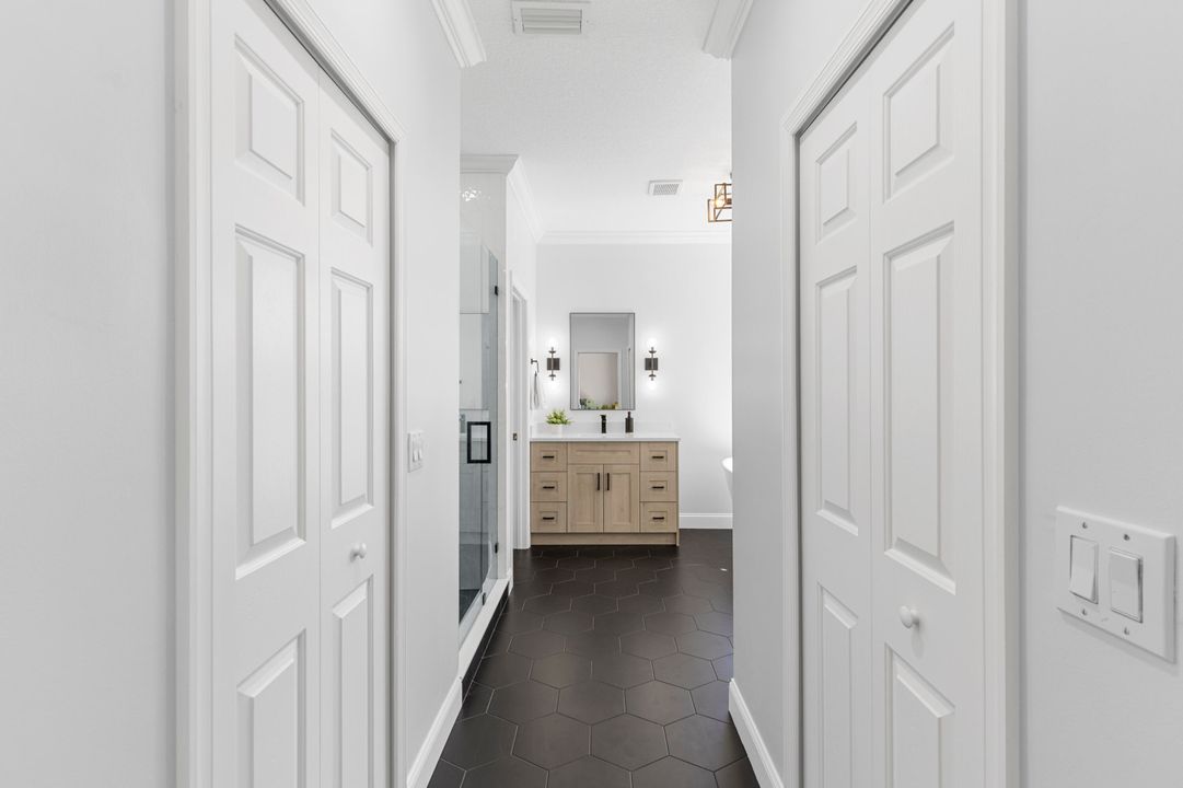 合同活跃: $699,000 (4 贝兹, 3 浴室, 3130 平方英尺)