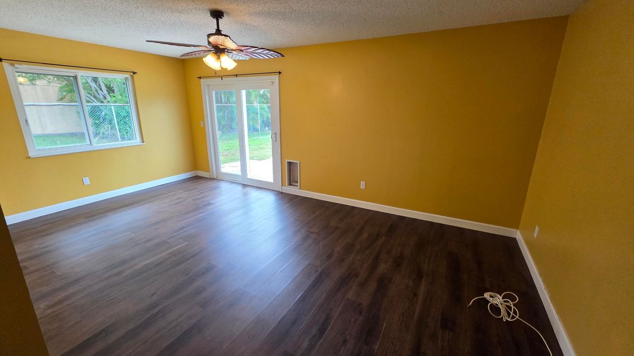 В аренду: $2,850 (3 спален, 2 ванн, 1212 Квадратных фут)