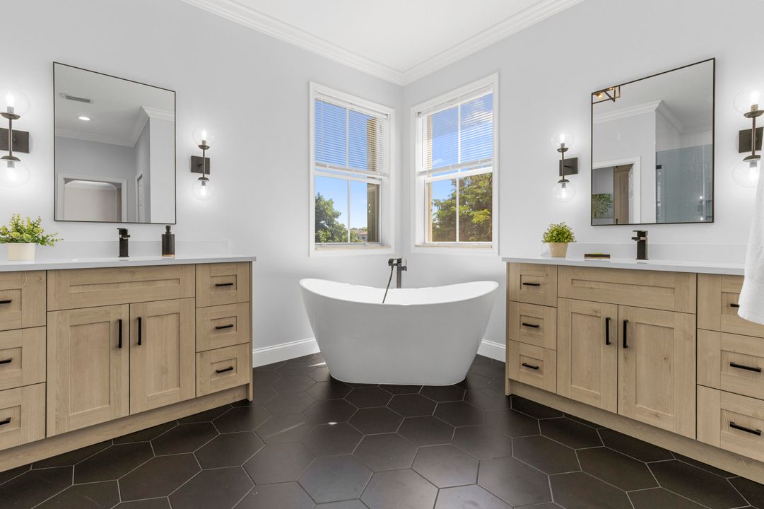 合同活跃: $699,000 (4 贝兹, 3 浴室, 3130 平方英尺)