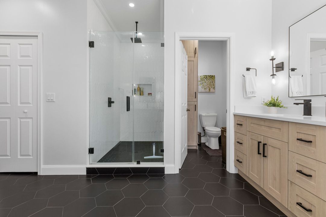 合同活跃: $699,000 (4 贝兹, 3 浴室, 3130 平方英尺)