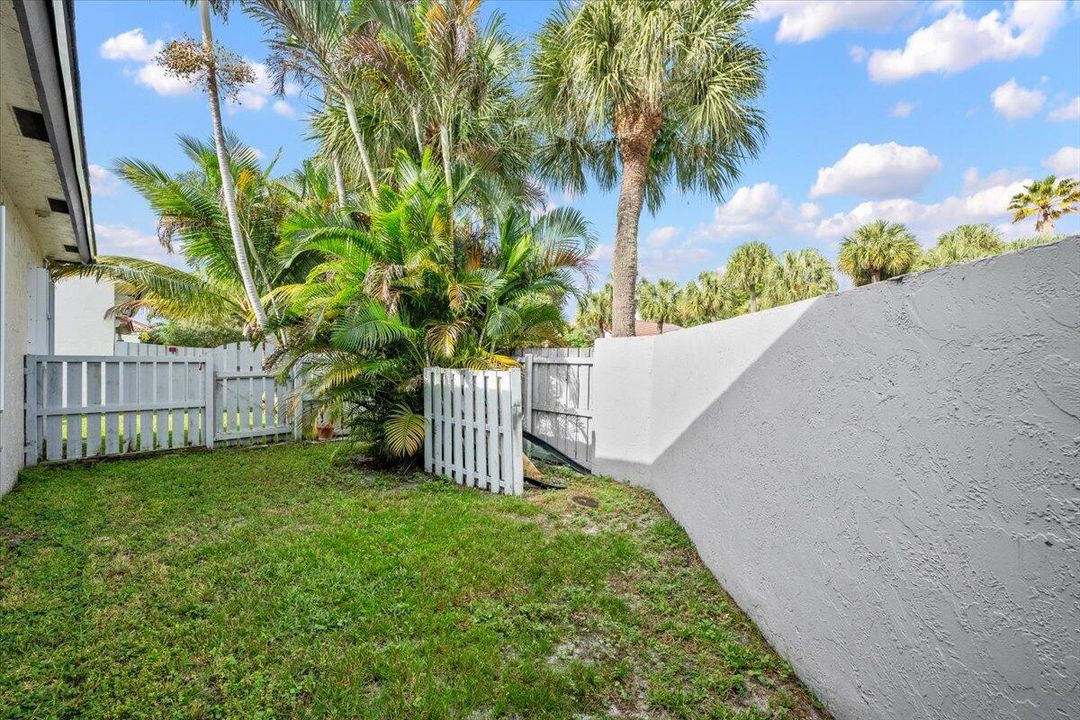 Active With Contract: $559,000 (3 beds, 3 baths, 1781 Square Feet)