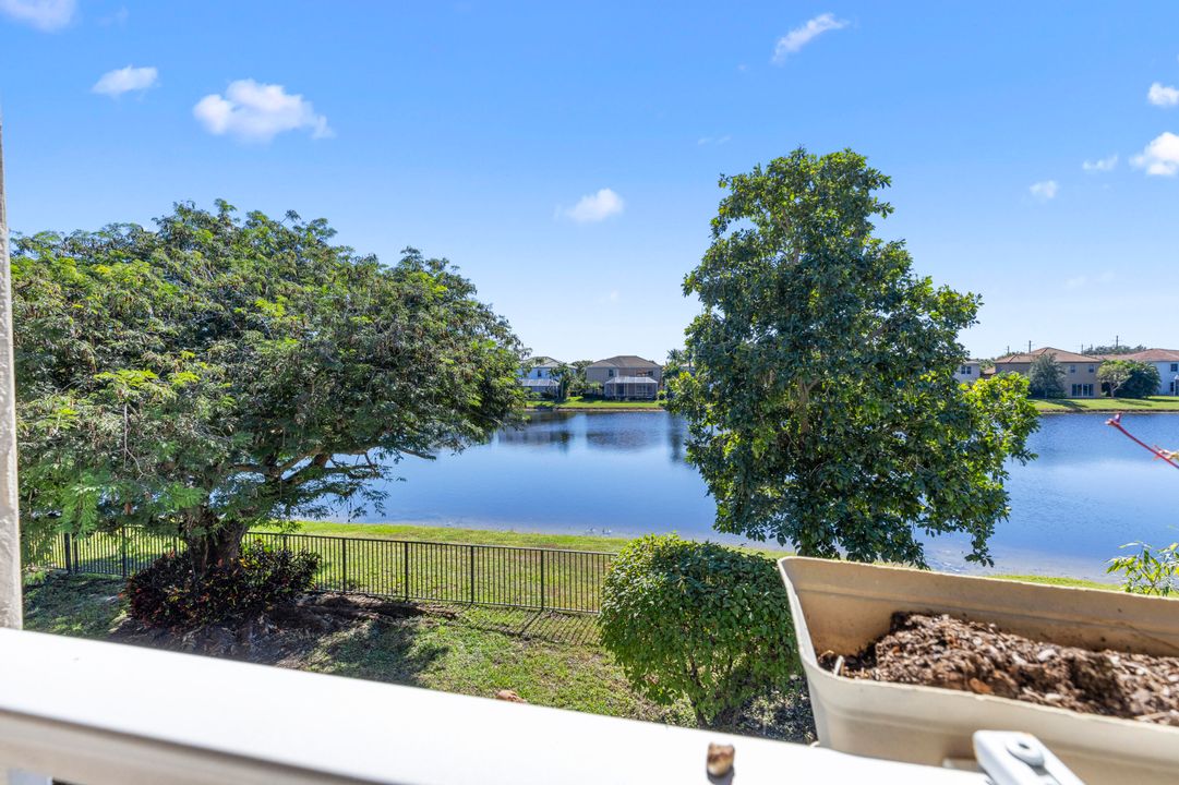 合同活跃: $699,000 (4 贝兹, 3 浴室, 3130 平方英尺)