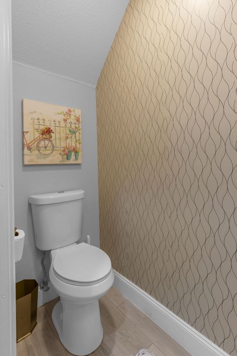 合同活跃: $699,000 (4 贝兹, 3 浴室, 3130 平方英尺)