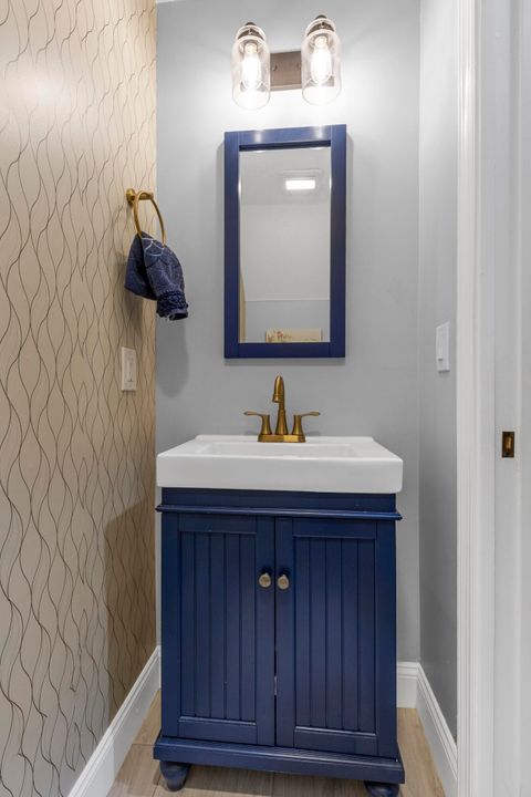 合同活跃: $699,000 (4 贝兹, 3 浴室, 3130 平方英尺)