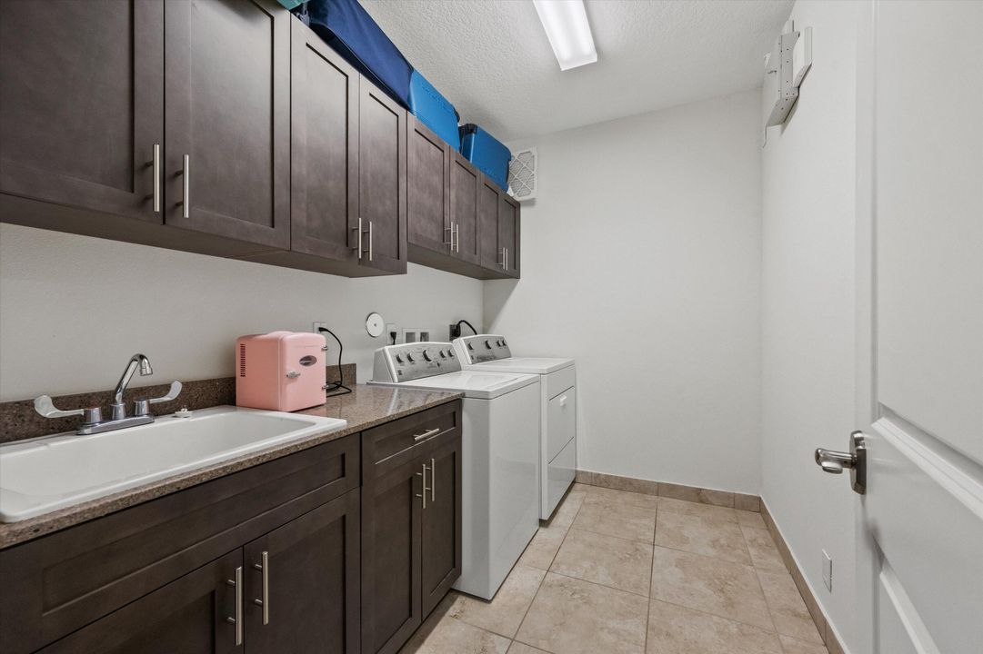 For Sale: $665,000 (3 beds, 2 baths, 2335 Square Feet)