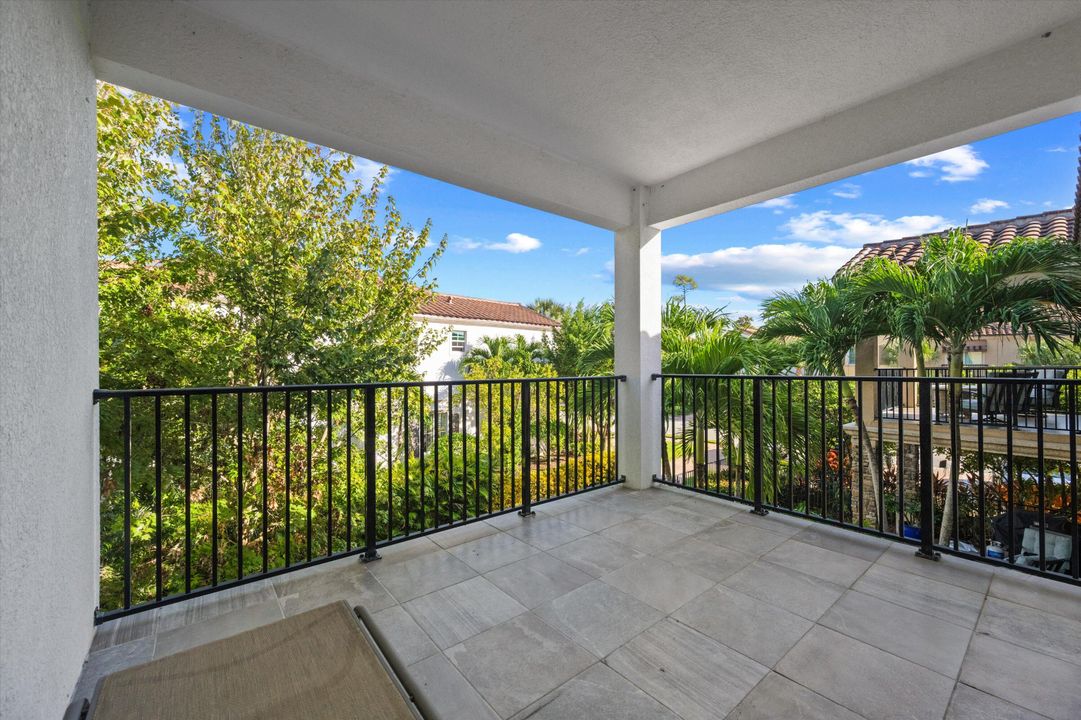 For Sale: $665,000 (3 beds, 2 baths, 2335 Square Feet)