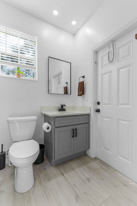 合同活跃: $699,000 (4 贝兹, 3 浴室, 3130 平方英尺)