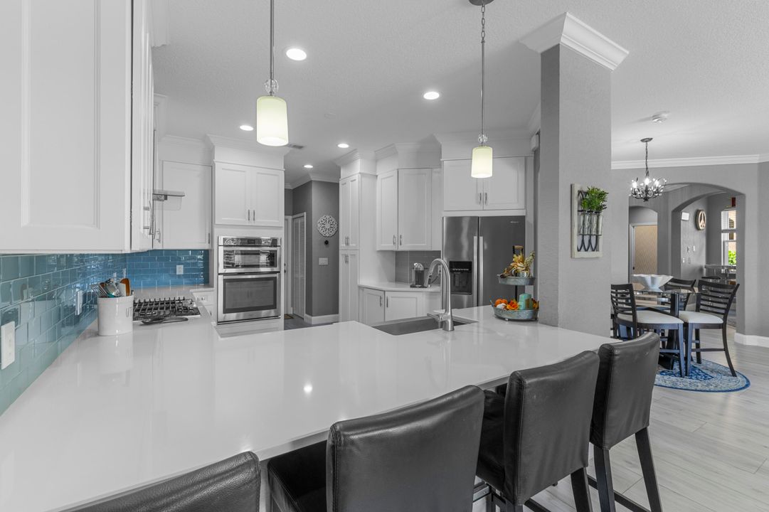 合同活跃: $699,000 (4 贝兹, 3 浴室, 3130 平方英尺)