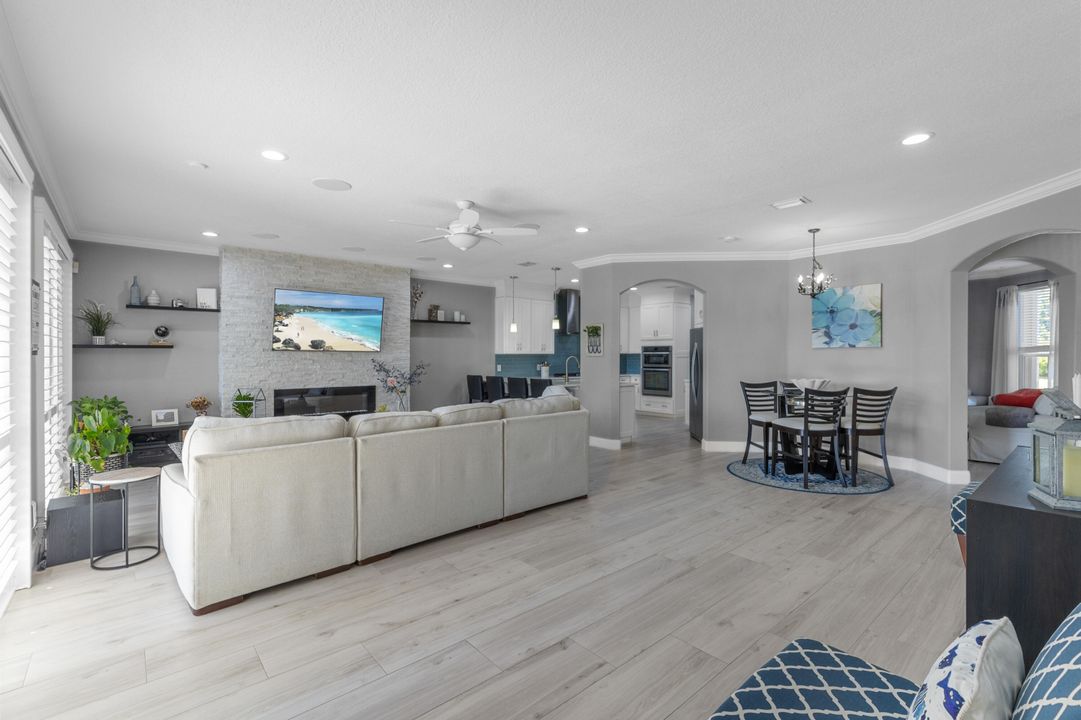 合同活跃: $699,000 (4 贝兹, 3 浴室, 3130 平方英尺)