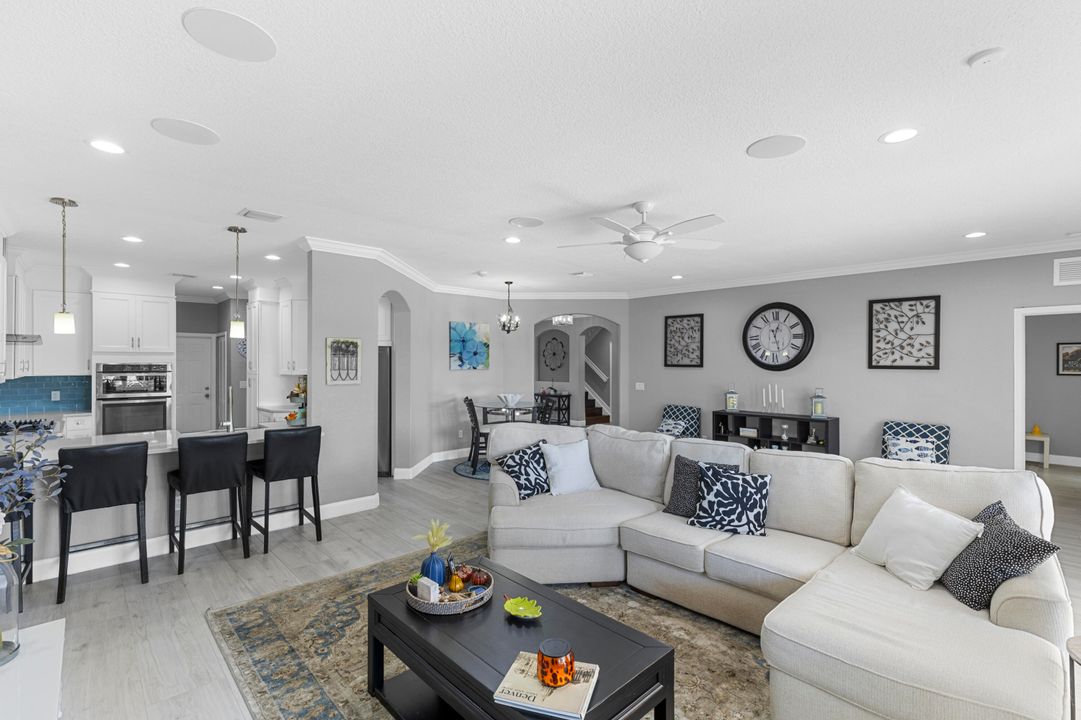 合同活跃: $699,000 (4 贝兹, 3 浴室, 3130 平方英尺)