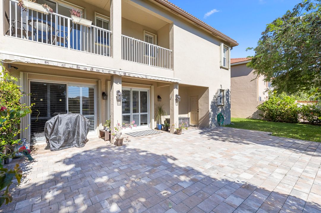 合同活跃: $699,000 (4 贝兹, 3 浴室, 3130 平方英尺)