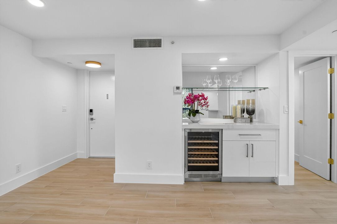 待售: $649,000 (2 贝兹, 2 浴室, 1310 平方英尺)